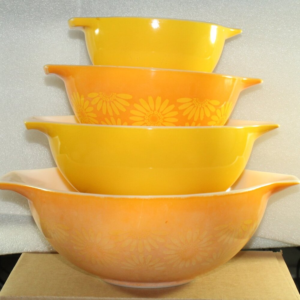 Complete Set of 4 Pyrex Vtg Sunflower 441 - 444 Nesting Cinderella Mixing Bowl